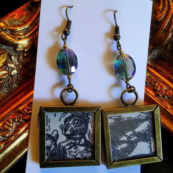 💥THE ALICE - Alice In Wonderland Brass, Crystal, and Glass Hook Earrings - Picture 5 of 9